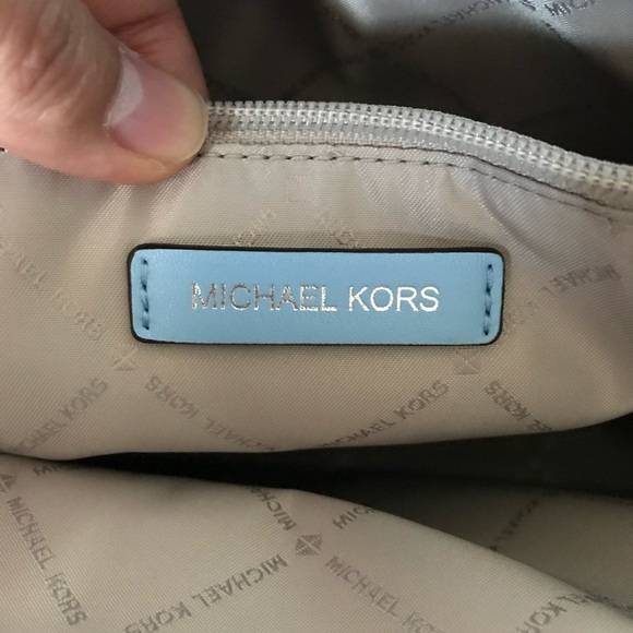 🌼Michael Kors Purse - Picture 9 of 11